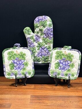FRANCO Grape Fruit Oven Mitten (1) and Pot Holders (2)